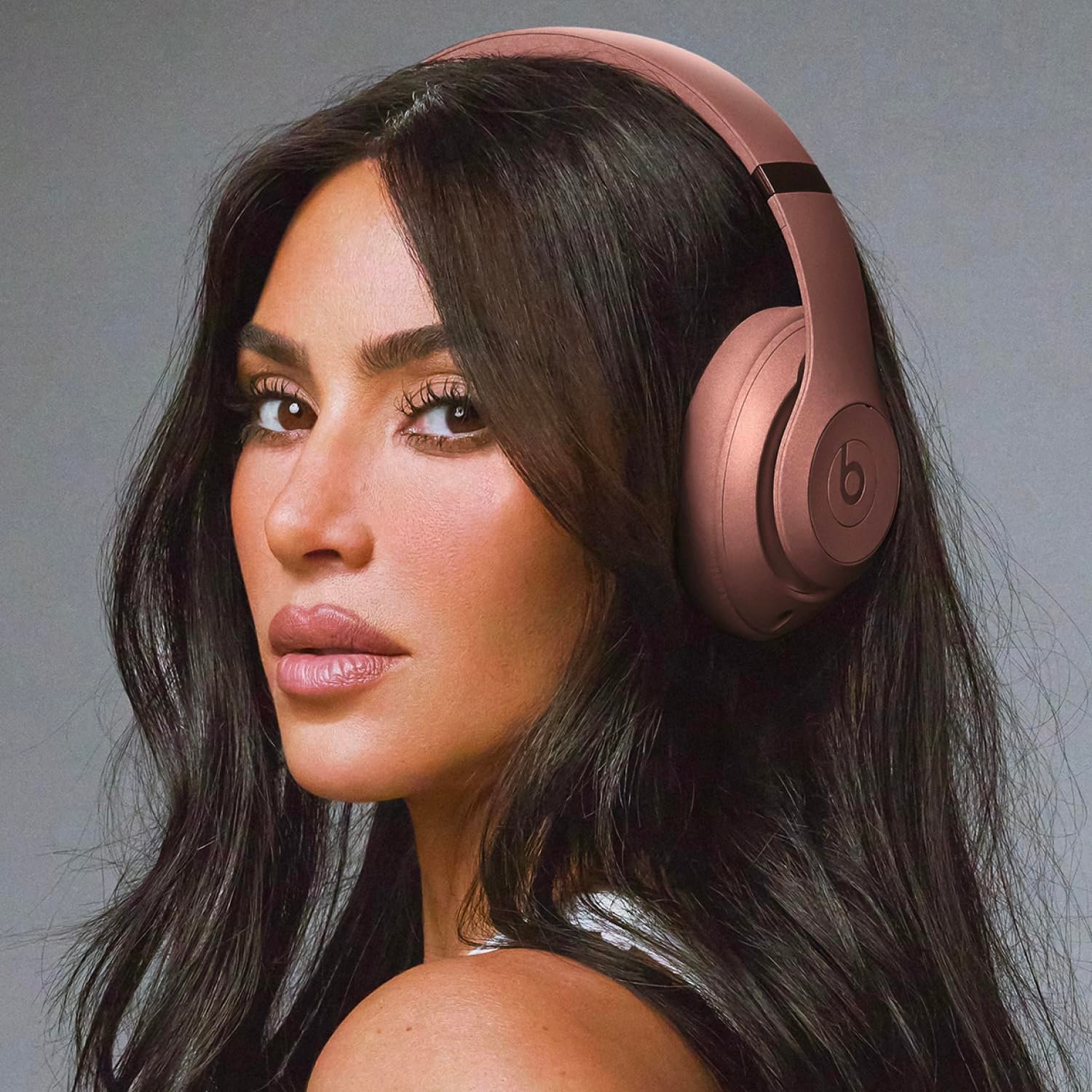 beats studio pro x kim kardashian – bluetooth noise cancelling headphones, personalized spatial audio, usb c lossless audio, apple & android compatibility, up to 40 hours battery life earth beats studio pro x kim kardashian – bluetooth noise cancelling headphones, personalized spatial audio, usb c lossless audio, apple & android compatibility, up to 40 hours battery life earth